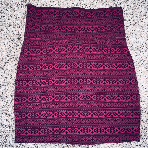 ✨Charlotte Rousse✨ patterned mini skirt - Picture 2 of 3